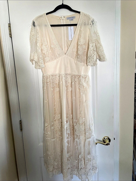 Baltic Born Dresses & Skirts - Baltic Born Clarisa Lace Midi Dress Floral Lace Midi Dress in Cream Size XL NWT